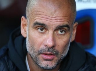 Pep Guardiola: «Wir werden natürlich die Ehrengarde übernehmen.». Foto: Paul Terry/CSM via ZUMA Wire/dpa Pep Guardiola: «Wir werden natürlich die Ehrengarde übernehmen.». Foto: Paul Terry/CSM via ZUMA Wire/dpa