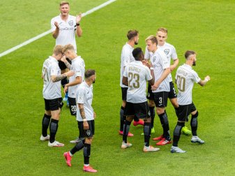 Meister Arminia Bielefeld ließ Heidenheim keine Chance Meister Arminia Bielefeld ließ Heidenheim keine Chance