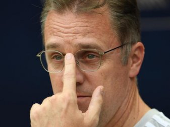 Erstellte als Leiter einer Taskforce das strenge Hygienekonzept für den Sonderspielbetrieb: DFB-Chefarzt Tim Meyer. Foto: Andreas Gebert/dpa Erstellte als Leiter einer Taskforce das strenge Hygienekonzept für den Sonderspielbetrieb: DFB-Chefarzt Tim Meyer. Foto: Andreas Gebert/dpa