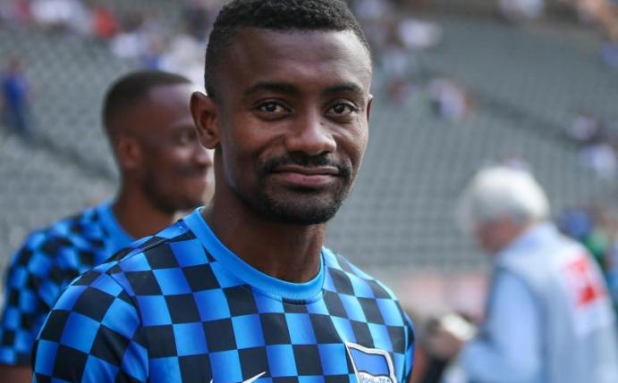 Steht wohl vor einem Wechsel zu Botafogo Rio de Janeiro: Salomon Kalou. Foto: Andreas Gora/dpa