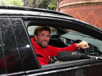 Trainer Jürgen Klopp hat die Fans vom englischen Fußballmeister FC Liverpool dazu aufgerufen, zuhause zu bleiben. Foto: Peter Byrne/PA Wire/dpa Trainer Jürgen Klopp hat die Fans vom englischen Fußballmeister FC Liverpool dazu aufgerufen, zuhause zu bleiben. Foto: Peter Byrne/PA Wire/dpa