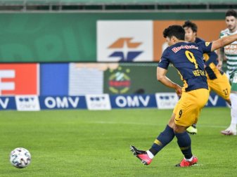 Soll von Salzburg nach Leipzig wechseln: Stürmer Hwang Hee-Chan. Foto: Herbert Neubauer/APA/dpa Soll von Salzburg nach Leipzig wechseln: Stürmer Hwang Hee-Chan. Foto: Herbert Neubauer/APA/dpa