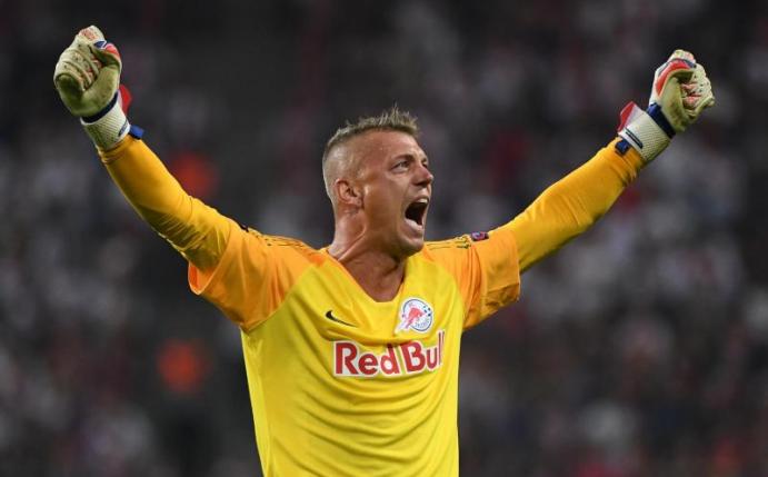 Bleibt ein weiteres Jahr in Österreich beim Red Bull Salzburg: Torwart Alexander Walke. Foto: Hendrik Schmidt/dpa-Zentralbild/dpa