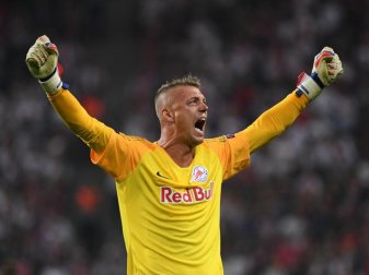 Bleibt ein weiteres Jahr in Österreich beim Red Bull Salzburg: Torwart Alexander Walke. Foto: Hendrik Schmidt/dpa-Zentralbild/dpa Bleibt ein weiteres Jahr in Österreich beim Red Bull Salzburg: Torwart Alexander Walke. Foto: Hendrik Schmidt/dpa-Zentralbild/dpa
