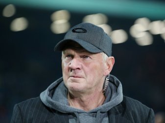 Stefan Effenberg verteidigt BVB-Trainer Favre Stefan Effenberg verteidigt BVB-Trainer Favre