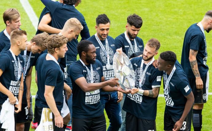 Bielefeld entschuldigt sich für große Aufstiegsfeier