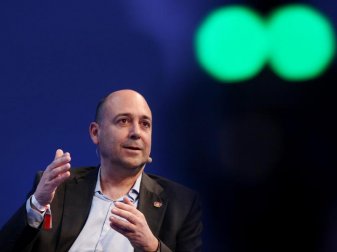 Fernando Carro, Geschäftsführer der Bayer 04 Leverkusen Fußball GmbH, beantwortet Fragen. Foto: Roland Weihrauch/dpa Fernando Carro, Geschäftsführer der Bayer 04 Leverkusen Fußball GmbH, beantwortet Fragen. Foto: Roland Weihrauch/dpa