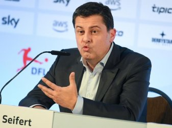 Christian Seifert geht vom einem Bundesliga-Start Mitte September aus. Foto: Arne Dedert/dpa Pool/dpa