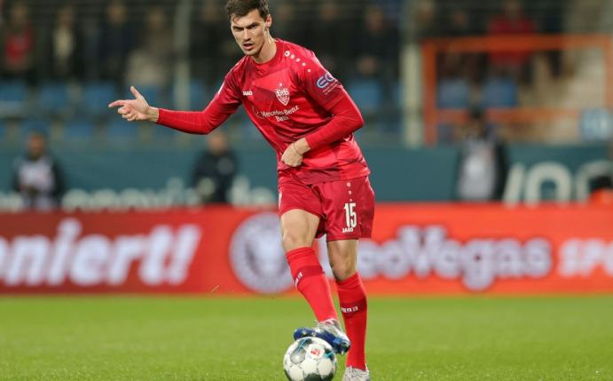 Der VfB Stuttgart verpflichtet Pascal Stenzel fest