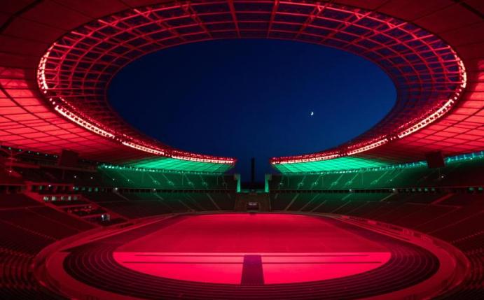 Das Berliner Olympiastadion bleibt weiter die Heimat des DFB-Pokal-Finals. Foto: Andreas Gora/dpa