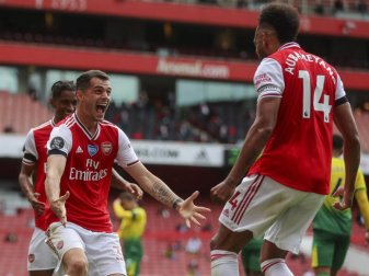 Granit Xhaka (l) und Pierre-Emerick Aubameyang (r) vom FC Arsenal feiern das 2:0 gegen Norwich City. Foto: Mike Egerton/Pool PA/AP/dpa Granit Xhaka (l) und Pierre-Emerick Aubameyang (r) vom FC Arsenal feiern das 2:0 gegen Norwich City. Foto: Mike Egerton/Pool PA/AP/dpa