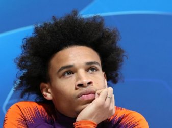 Bayern erwartet heute seine Unterschrift: Nationalspieler Leroy Sané. Foto: Martin Rickett/PA Wire/dpa Bayern erwartet heute seine Unterschrift: Nationalspieler Leroy Sané. Foto: Martin Rickett/PA Wire/dpa