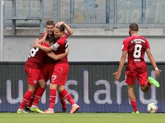 Würzburg jubelt spät und steigt in die 2. Liga auf Würzburg jubelt spät und steigt in die 2. Liga auf