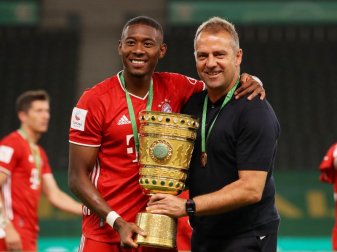 Doublesieger: David Alaba (l) und Bayern-Coach Hansi Flick. Foto: Alexander Hassenstein/Getty Images Europe/Pool/dpa Doublesieger: David Alaba (l) und Bayern-Coach Hansi Flick. Foto: Alexander Hassenstein/Getty Images Europe/Pool/dpa
