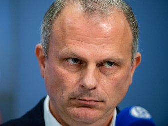 Jochen Schneider ist der Sportvorstand des FC Schalke 04. Foto: Guido Kirchner/dpa Jochen Schneider ist der Sportvorstand des FC Schalke 04. Foto: Guido Kirchner/dpa