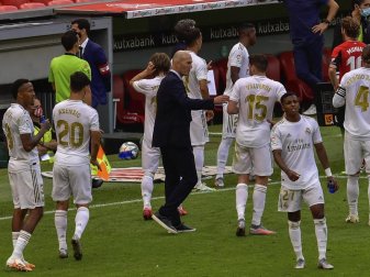 Das Team von Real-Trainer Zinédine Zidane (M.) setzte sich in Bilbao durch. Foto: Alvaro Barrientos/AP/dpa