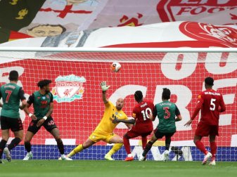 Sadio Mané (3.v.r) erzielte für den FC Liverpool das 1:0. Foto: Carl Recine/Nmc Pool/PA Wire/dpa