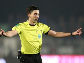 Pfeift künftig erstklassig: Florian Badstübner Pfeift künftig erstklassig: Florian Badstübner