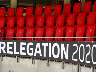 Der Schriftzug «Relegation 2020» ist an der leeren Tribüne angebracht. Foto: Tom Weller/dpa Der Schriftzug «Relegation 2020» ist an der leeren Tribüne angebracht. Foto: Tom Weller/dpa