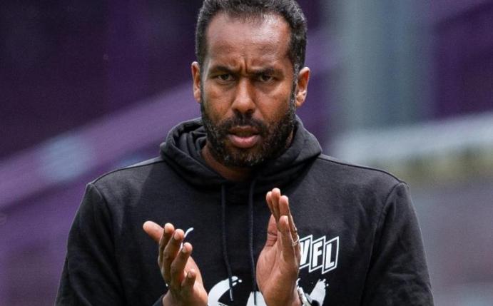 Sieht ein «brutales Potenzial» im Team des Hamburger SV: Neu-Trainer Daniel Thioune. Foto: Guido Kirchner/dpa-Pool/dpa