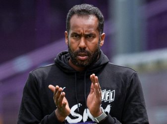 Sieht ein «brutales Potenzial» im Team des Hamburger SV: Neu-Trainer Daniel Thioune. Foto: Guido Kirchner/dpa-Pool/dpa Sieht ein «brutales Potenzial» im Team des Hamburger SV: Neu-Trainer Daniel Thioune. Foto: Guido Kirchner/dpa-Pool/dpa