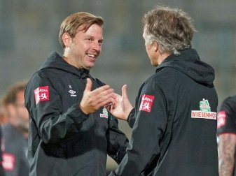 Erleichtert: Florian Kohfeldt (l.) und Frank Baumann Erleichtert: Florian Kohfeldt (l.) und Frank Baumann