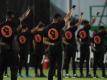 Die Spieler streckten die rechte Faust gen Himmel