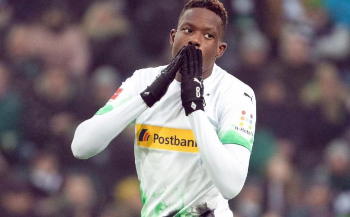 Soll auch nächste Saison das Gladbach-Trikot tragen: Denis Zakaria. Foto: Federico Gambarini/dpa