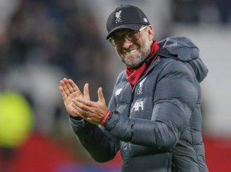Meister-Trainer Jürgen Klopp lobt seine Mannschaft Meister-Trainer Jürgen Klopp lobt seine Mannschaft