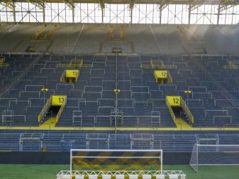 Nach dem Restart blieb die Dortmunder Südtribüne leer Nach dem Restart blieb die Dortmunder Südtribüne leer
