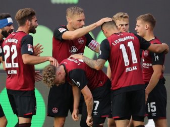 Mit dem 2:0-Sieg im Hinspiel haben die Nürnberger beste Aussichten sich gegen den FC Ingolstadt in der Relegation zu behaupten. Foto: Daniel Karmann/dpa