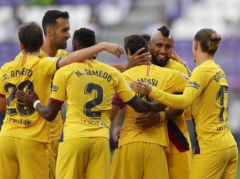 Torjubel: Die Spieler vom FC Barcelona feiern den Treffer von Arturo Vidal (2.v.r). Foto: Manu Fernandez/AP/dpa