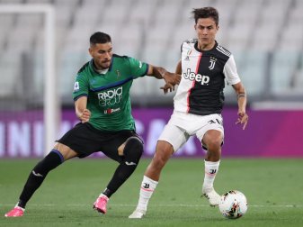 Paulo Dybala (r) von Juventus und Jose Palomino von Bergamo kämpfen um den Ball. Foto: Jonathan Moscrop/CSM via ZUMA Wire/dpa Paulo Dybala (r) von Juventus und Jose Palomino von Bergamo kämpfen um den Ball. Foto: Jonathan Moscrop/CSM via ZUMA Wire/dpa