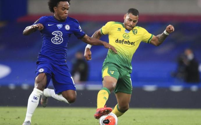 Willian Borges da Silva (l) vom FC Chelsea kämpft mit Onel Hernandez von Norwich City um den Ball. Foto: Adam Davy/Pool PA/dpa