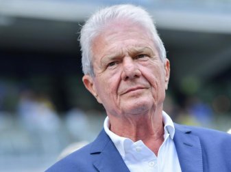 Spricht sich für personalisierte Tickets aus: Hoffenheims Mäzen Dietmar Hopp. Foto: Uwe Anspach/dpa Spricht sich für personalisierte Tickets aus: Hoffenheims Mäzen Dietmar Hopp. Foto: Uwe Anspach/dpa