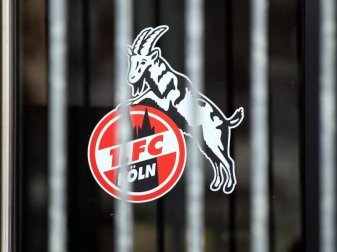 Der 1. FC Köln wird wegen seiner Dauerkartenregelung für die kommende Saison kritisiert. Foto: Federico Gambarini/dpa