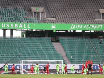 Sollen bald Geschichte sein: Geisterspiele in der Fußball-Bundesliga. Foto: Kai Pfaffenbach/Reuters-Pool/dpa Sollen bald Geschichte sein: Geisterspiele in der Fußball-Bundesliga. Foto: Kai Pfaffenbach/Reuters-Pool/dpa