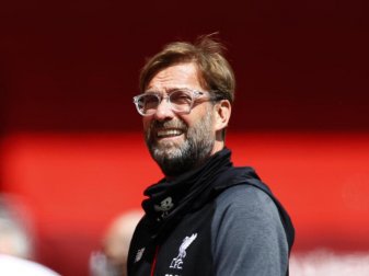 Geht entspannt mit dem vom FC Liverpool verpassten Punkterekord in der Premier League um: Trainer Jürgen Klopp. Foto: Cath Ivill/Pool Reuters/AP/dpa