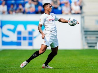Der FC Bayern München soll Interesse an Abwehrspieler Diego Carlos vom FC Sevilla haben. Foto: Uwe Anspach/dpa Der FC Bayern München soll Interesse an Abwehrspieler Diego Carlos vom FC Sevilla haben. Foto: Uwe Anspach/dpa