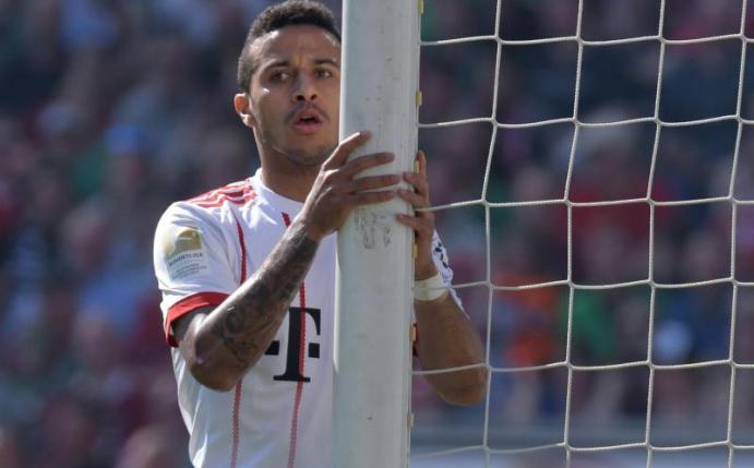 Könnte den FC Bayern München verlassen und nach England gehen: Thiago. Foto: Peter Steffen/dpa