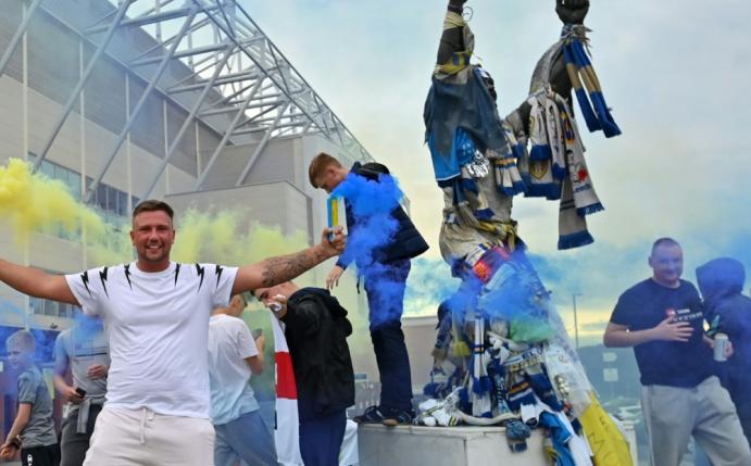 Leeds-Fans feiern die Rückkehr in die Premier League