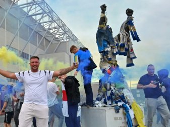 Leeds-Fans feiern die Rückkehr in die Premier League Leeds-Fans feiern die Rückkehr in die Premier League