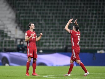 Bayerns Leon Goretzka (l) und Benjamin Pavard bejubeln den feststehenden Gewinn der Meisterschaft. Foto: Martin Meissner/AP-Pool/dpa Bayerns Leon Goretzka (l) und Benjamin Pavard bejubeln den feststehenden Gewinn der Meisterschaft. Foto: Martin Meissner/AP-Pool/dpa