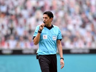 Pfeifft nach Meinung der Bundesliga-Profis am Besten: Deniz Aytekin. Foto: Marius Becker/dpa Pfeifft nach Meinung der Bundesliga-Profis am Besten: Deniz Aytekin. Foto: Marius Becker/dpa