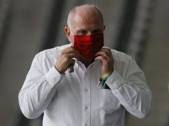 Sorgte mal wieder für Gesprächsstoff: Ex-Bayern-Präsident Uli Hoeneß. Foto: Ronald Wittek/epa/Pool/dpa Sorgte mal wieder für Gesprächsstoff: Ex-Bayern-Präsident Uli Hoeneß. Foto: Ronald Wittek/epa/Pool/dpa