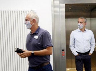 Wollen mit Rot-Weiß Essen in die 3. Liga: Neu-Coach Christian Neidhart (l) und Vorstand Marcus Uhlig. Foto: Roland Weihrauch/dpa Wollen mit Rot-Weiß Essen in die 3. Liga: Neu-Coach Christian Neidhart (l) und Vorstand Marcus Uhlig. Foto: Roland Weihrauch/dpa