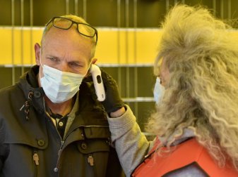 Bei einer Rückkehr von Zuschauern zur neuen Saison will Borussia Dortmund keine zusätzliche Kontroll- und Sicherheitstechnik nutzen. Foto: Martin Meissner/AP-Pool/dpa