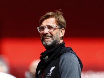 Fiebert der Meisterehrung entgegen: Jürgen Klopp, Trainer von FC Liverpool. Foto: Cath Ivill/Pool Reuters/AP/dpa