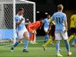 Aymeric Laporte (l) von Manchester City feiert den vierten Treffer seiner Mannschaft gegen Watford. Foto: Richard Heathcote/Nmc Pool/PA Wire/dpa