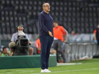 Musste mit Juventus Turin eine Niederlage in Udine hinnehmen: Trainer Maurizio Sarri. Foto: Jonathan Moscrop/CSM via ZUMA Wire/dpa Musste mit Juventus Turin eine Niederlage in Udine hinnehmen: Trainer Maurizio Sarri. Foto: Jonathan Moscrop/CSM via ZUMA Wire/dpa